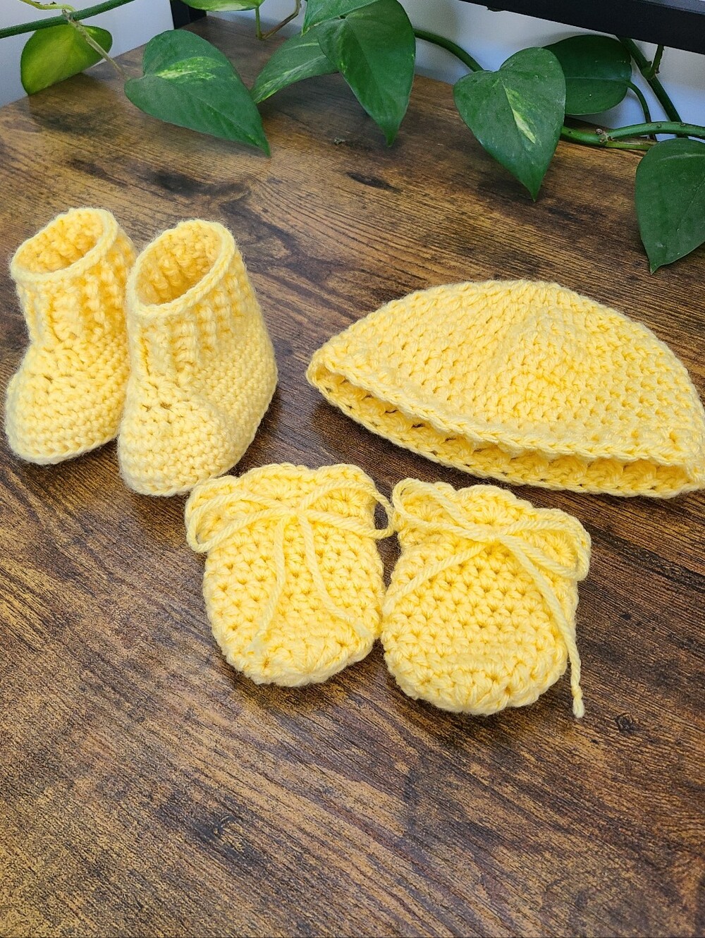 Reserved - Handmade Yellow Crochet Baby Hat & Booties Set - Kids Shoes - Picture 5 of 5